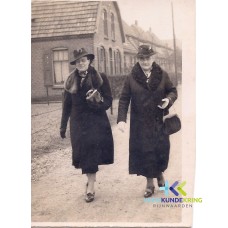Spijk Wie , geschonken door parochie bestuur Spijk . Coll. HKR (1)